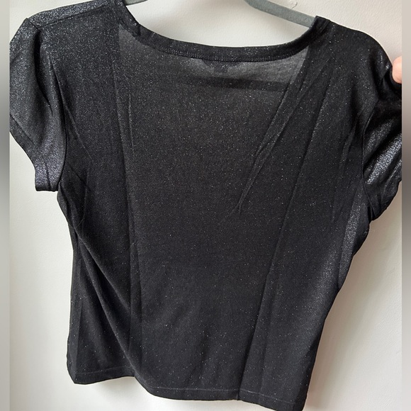 Beautiful Calvin Klein black shinmery t-shirt in L. - Picture 3 of 6